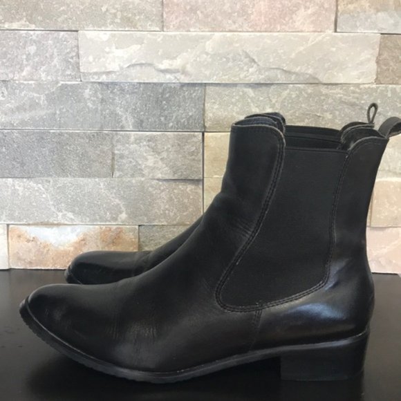 Fugitive by Francesco Rossi - Picture 2 of 9